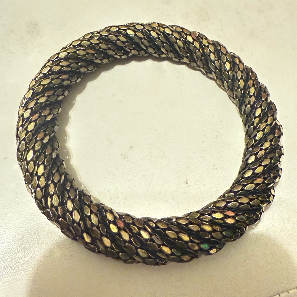 Vintage 1970's Brass Color Tone MESH Metal Swirl Bangle Bracelet *RARE* - Picture 3 of 12
